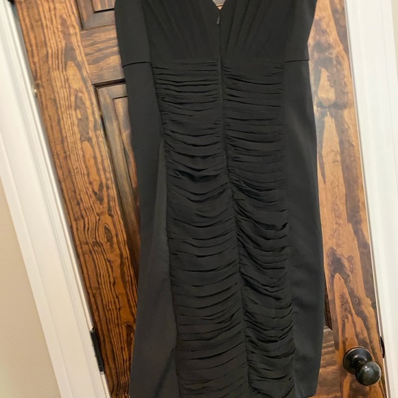 Beautiful V neck instantly slimming ruched little black dress NWT - Picture 10 of 12